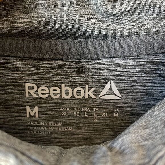 Reebok 1/4 Zip Gray Running Shirt - Picture 6 of 8